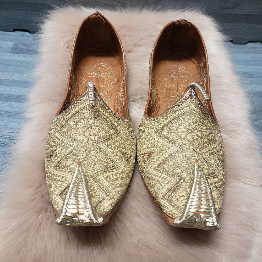 Handcrafted Morish Arabian embossed shoe